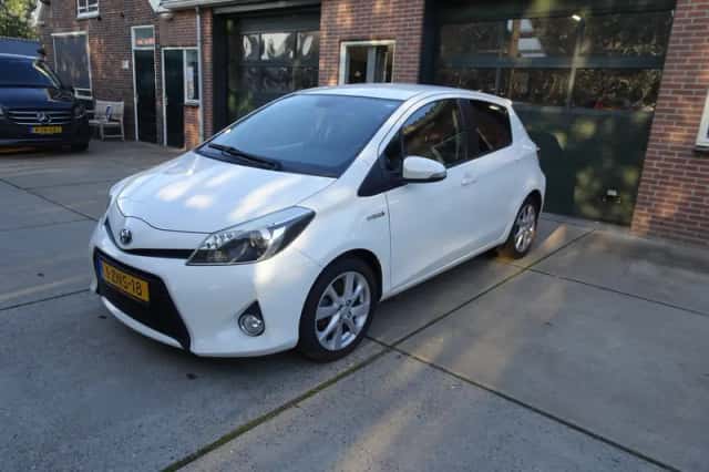 Toyota Yaris (2013) thumbnail 1