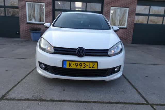Volkswagen Golf (2010) thumbnail 2