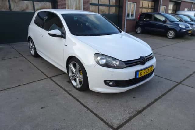Volkswagen Golf (2010) thumbnail 3