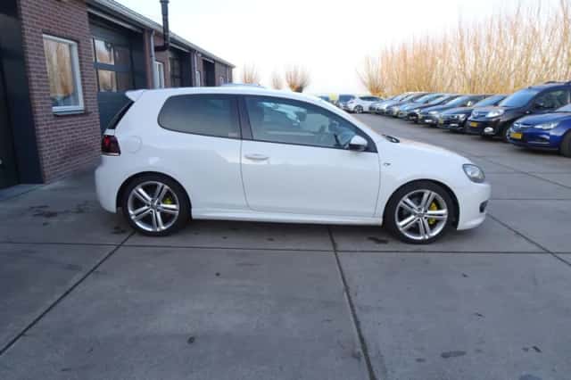 Volkswagen Golf (2010) thumbnail 4