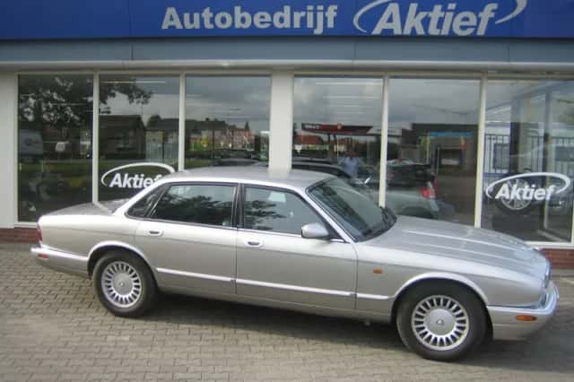 Jaguar XJ (1999) thumbnail 1