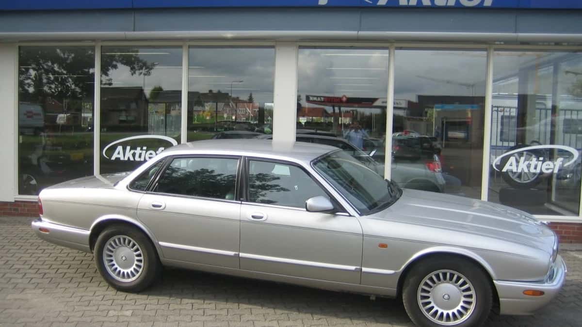 Jaguar XJ (1999) — foto 1