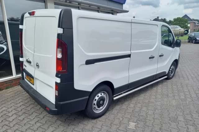 Nissan NV300 (2021) thumbnail 3