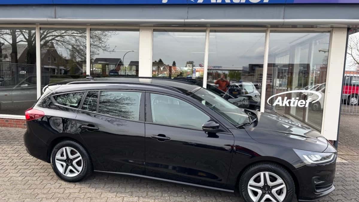 Ford Focus (2022) — foto 1