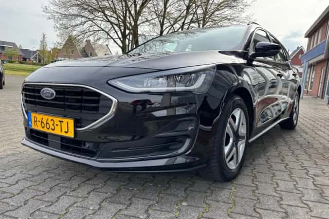 Ford Focus (2022) thumbnail 2