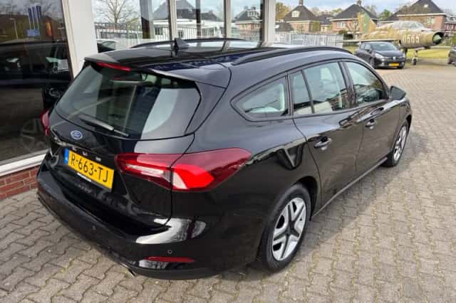 Ford Focus (2022) thumbnail 3