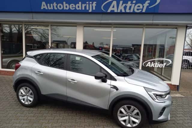 Renault Captur (2023) thumbnail 1