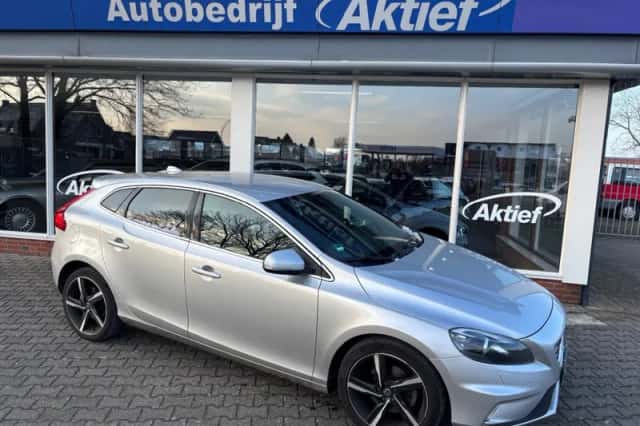 Volvo V40 (2016) thumbnail 1