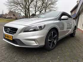 Volvo V40 (2016) thumbnail 2