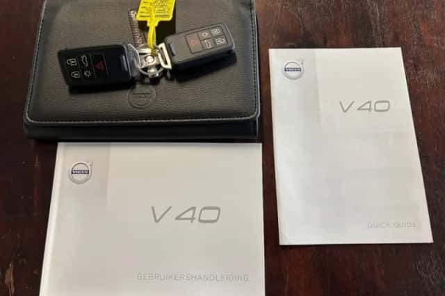 Volvo V40 (2016) thumbnail 4