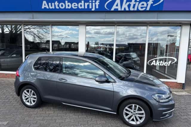 Volkswagen Golf (2018) thumbnail 1