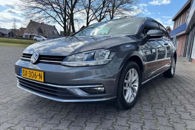 Volkswagen Golf (2018) thumbnail 2