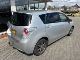 Toyota VERSO (2012) thumbnail 3
