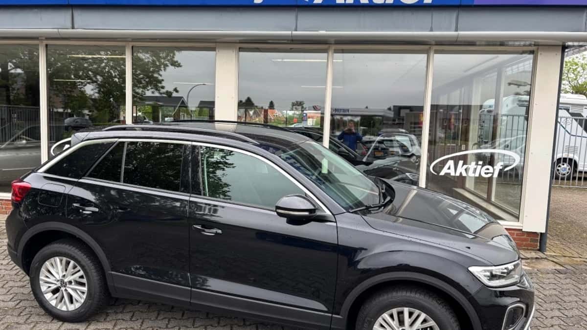 Volkswagen T-Roc (2024) — foto 1