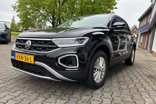 Volkswagen T-Roc (2024) thumbnail 2