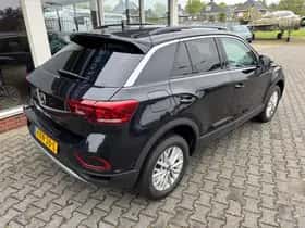 Volkswagen T-Roc (2024) thumbnail 3
