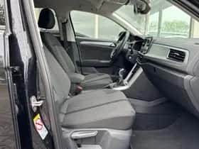 Volkswagen T-Roc (2024) thumbnail 6