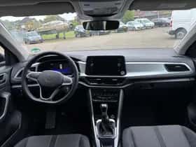 Volkswagen T-Roc (2024) thumbnail 7
