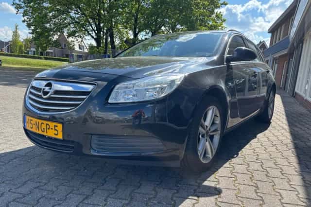 Opel Insignia (2010) thumbnail 2