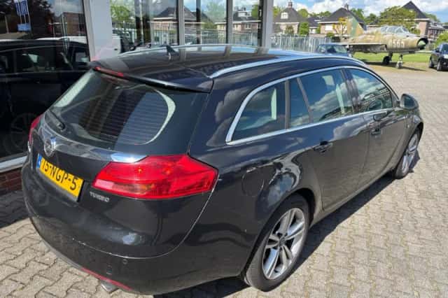 Opel Insignia (2010) thumbnail 3