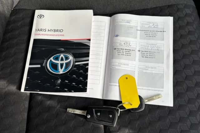 Toyota Yaris (2021) thumbnail 4