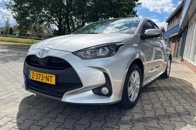 Toyota Yaris (2024) thumbnail 2