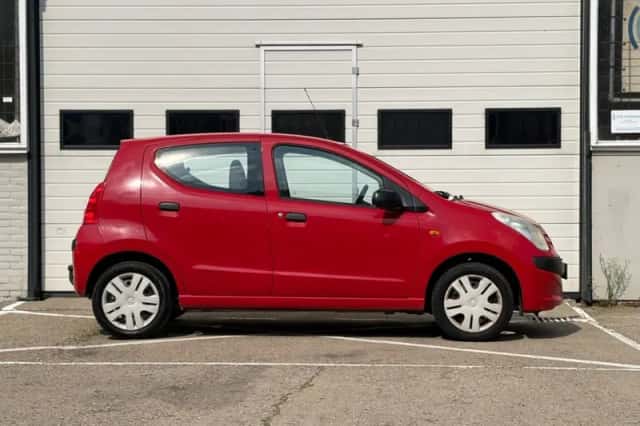 Nissan Pixo (2012) thumbnail 4