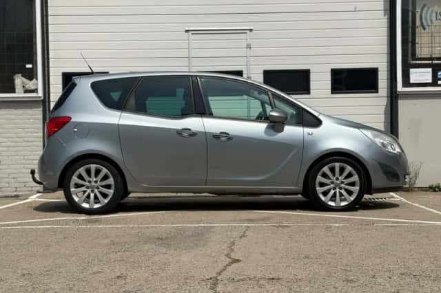 Opel Meriva (2010) thumbnail 3