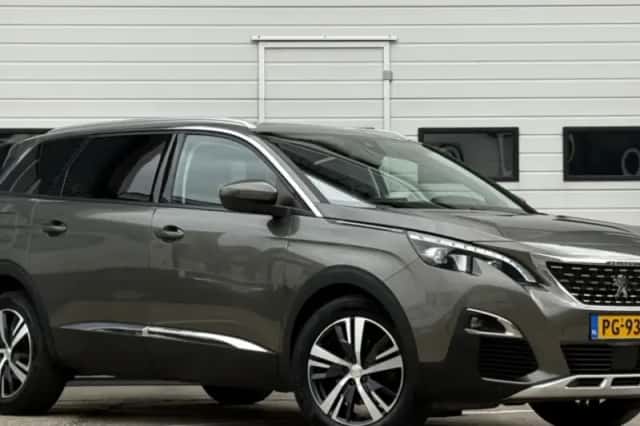 Peugeot 5008 (2017) thumbnail 1