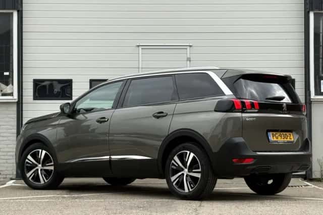 Peugeot 5008 (2017) thumbnail 3
