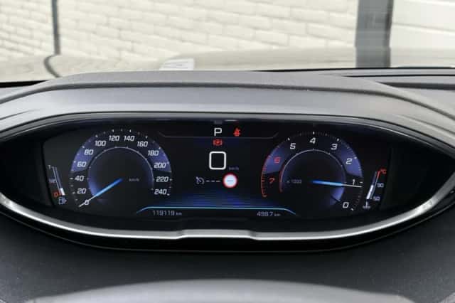 Peugeot 5008 (2017) thumbnail 6