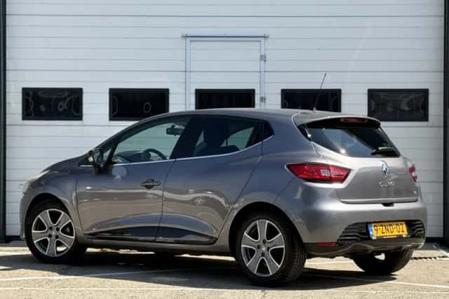 Renault Clio (2015) thumbnail 3