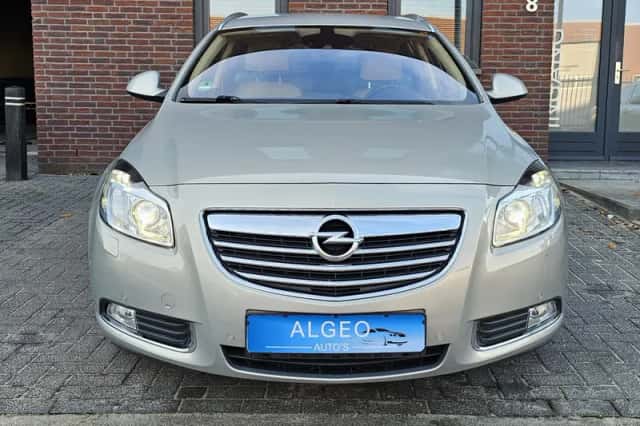 Opel Insignia (2009) thumbnail 2
