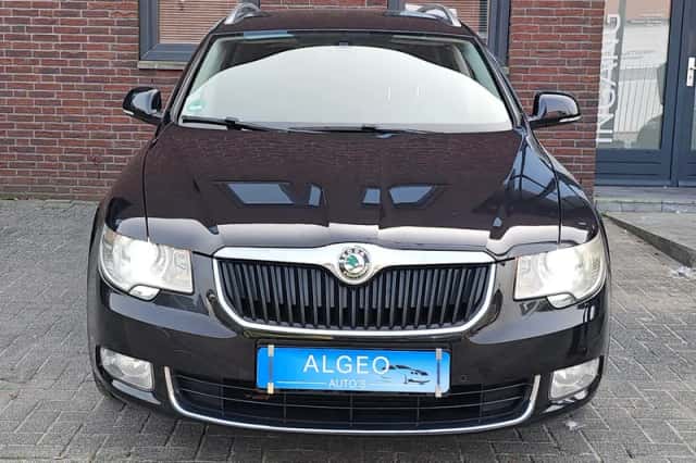 Škoda Superb (2010) thumbnail 2