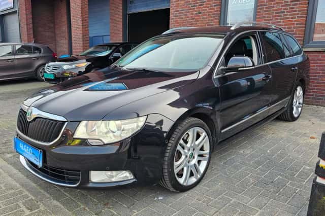 Škoda Superb (2010) thumbnail 5