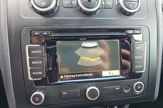 Volkswagen Touran (2014) thumbnail 2