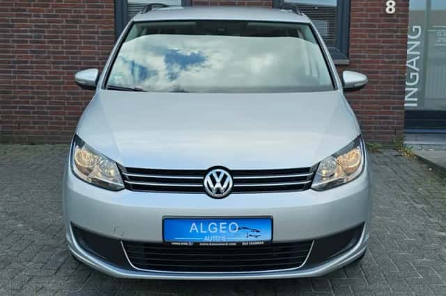 Volkswagen Touran (2014) thumbnail 4