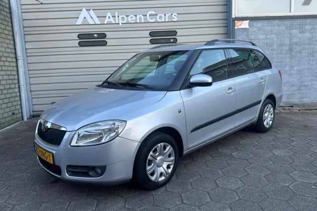 Škoda Fabia (2009) thumbnail 1