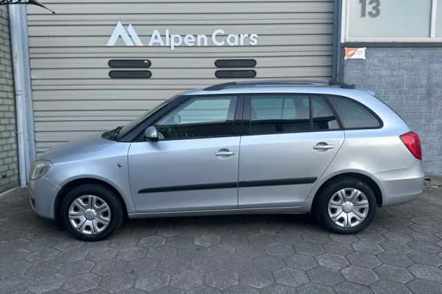 Škoda Fabia (2009) thumbnail 2