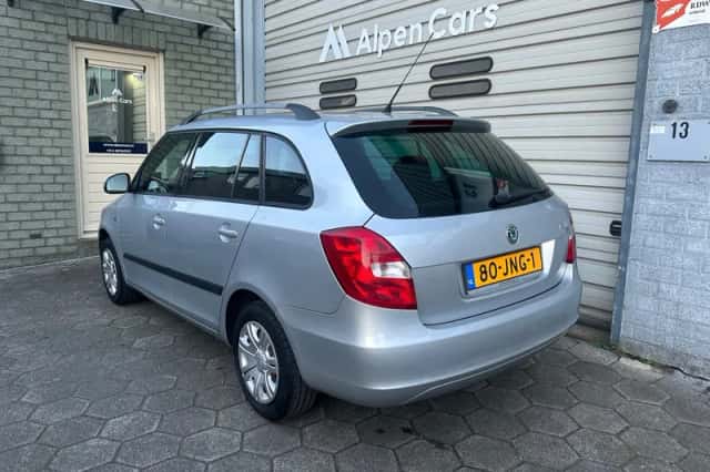 Škoda Fabia (2009) thumbnail 3