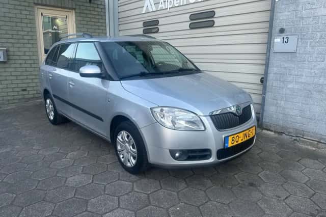 Škoda Fabia (2009) thumbnail 6