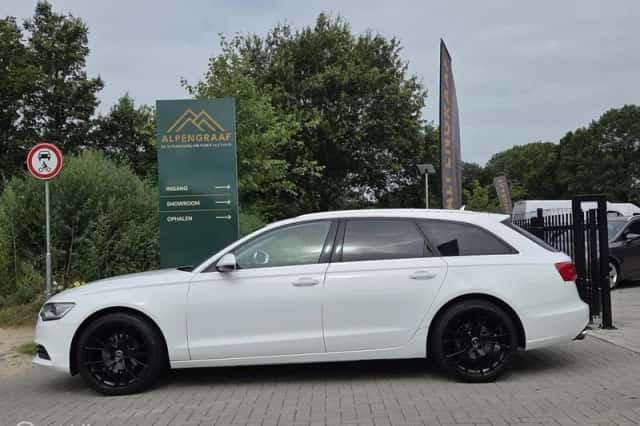 Audi A6 (2013) thumbnail 2