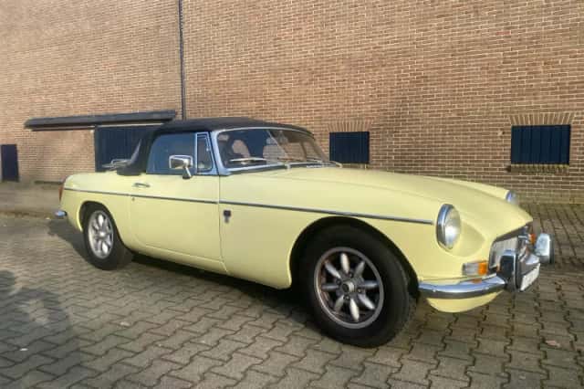 MG MGB (1965) thumbnail 1