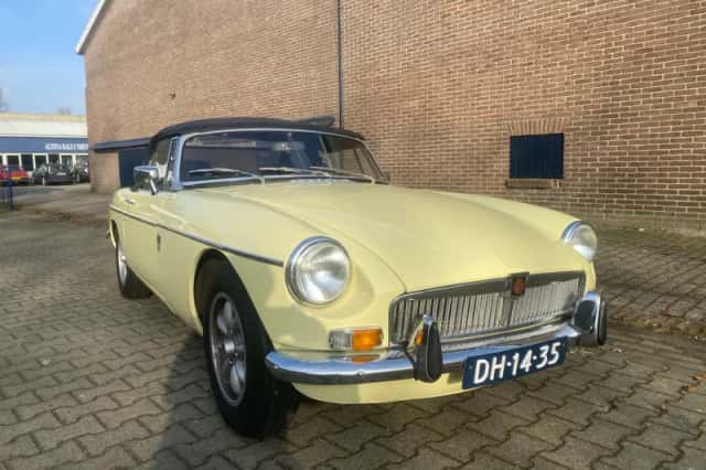 MG MGB (1965) thumbnail 2
