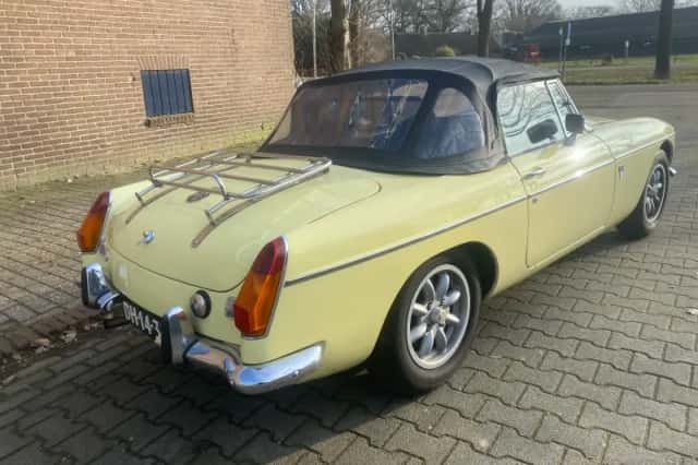 MG MGB (1965) thumbnail 3