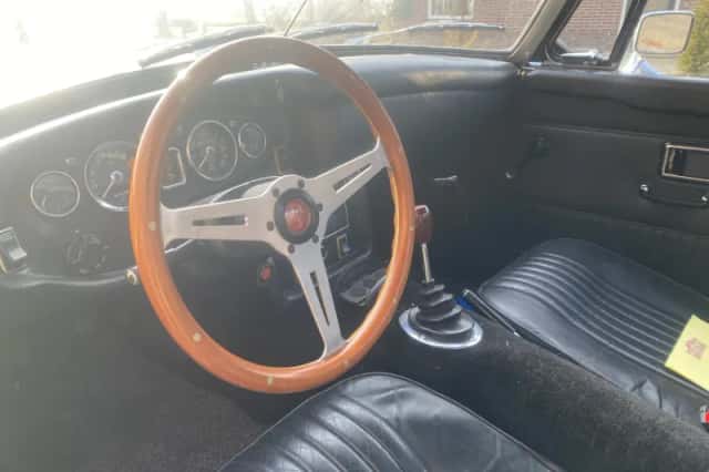 MG MGB (1965) thumbnail 5