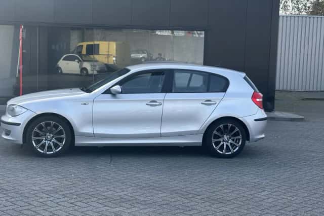 BMW 1-Serie (2009) thumbnail 2
