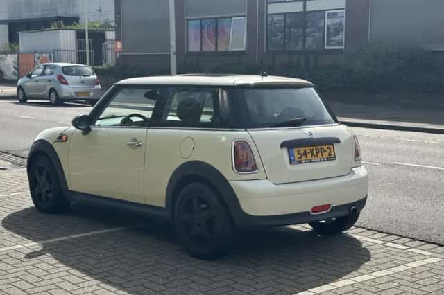 MINI One (2010) thumbnail 4