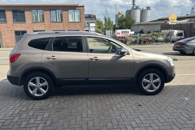 Nissan Qashqai (2009) thumbnail 6