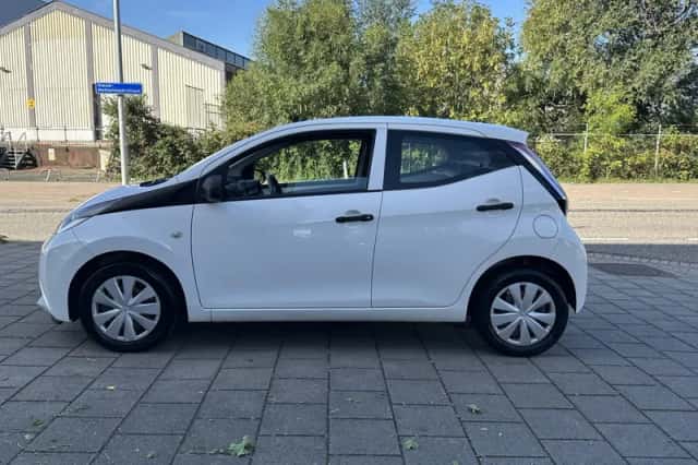 Toyota Aygo (2016) thumbnail 2